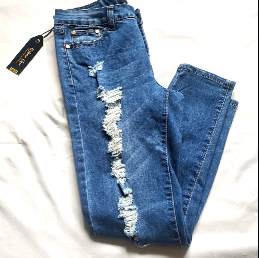 Distressed NWT size 11 Straight Leg Jeans